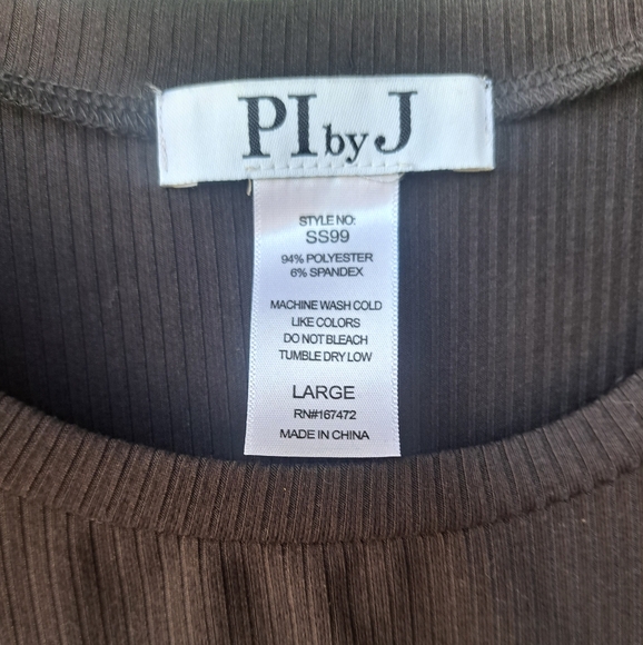 Cute little black top🖤 - Picture 2 of 3